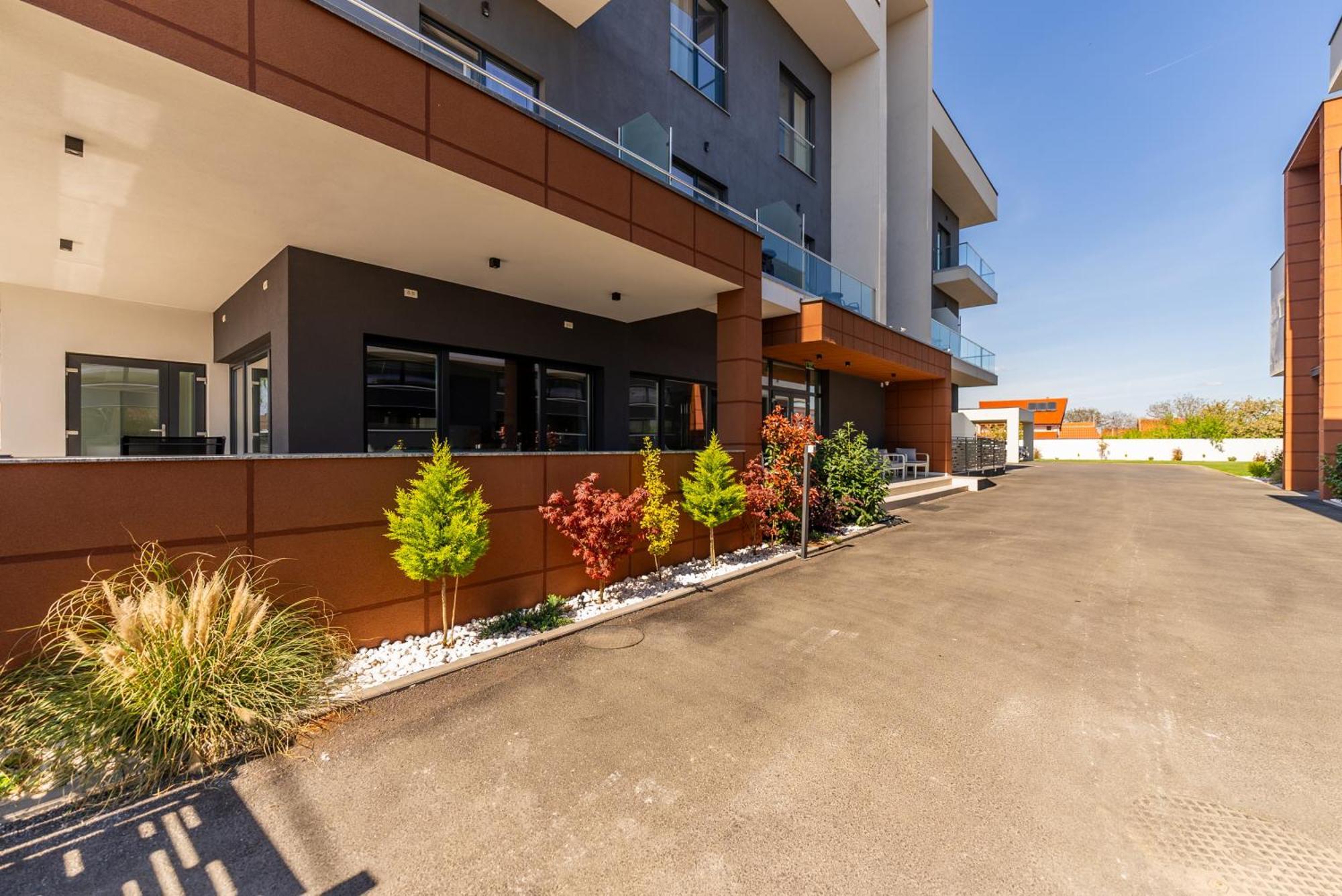 M City Aparthotel Arad Exterior foto