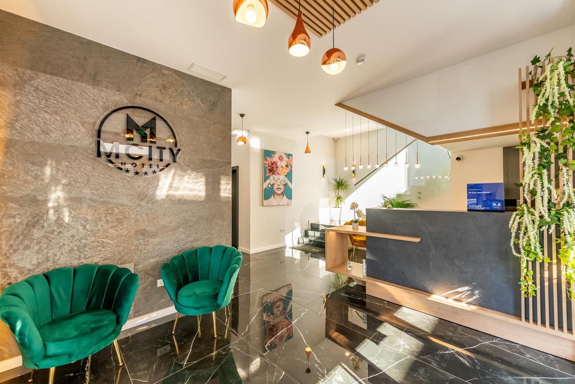 M City Aparthotel Arad Exterior foto